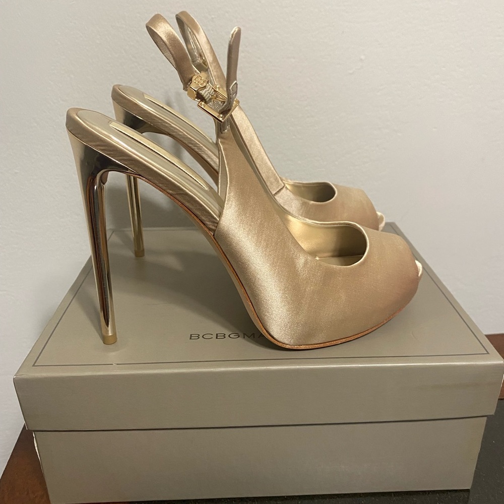 BCBG peekaboo gold heels